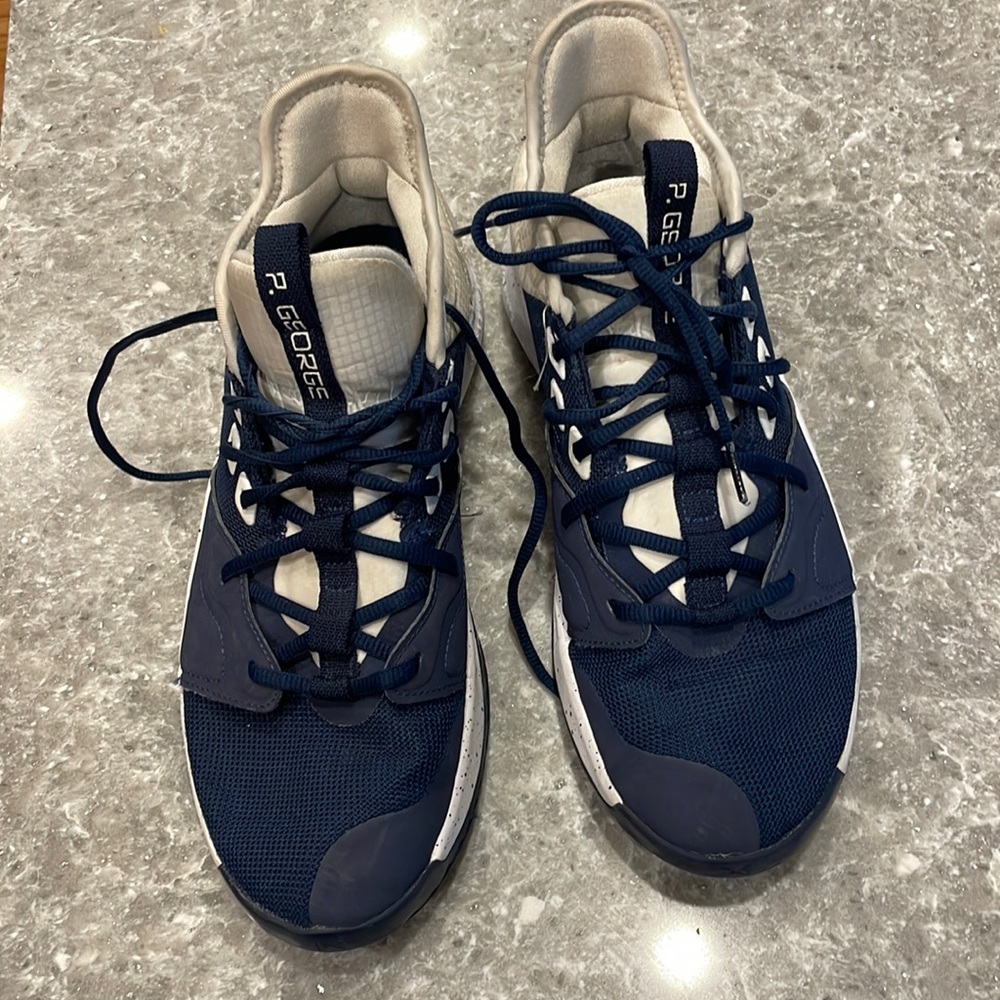 Men's basketball shoes, size 10 Nike, blue, and white p. George